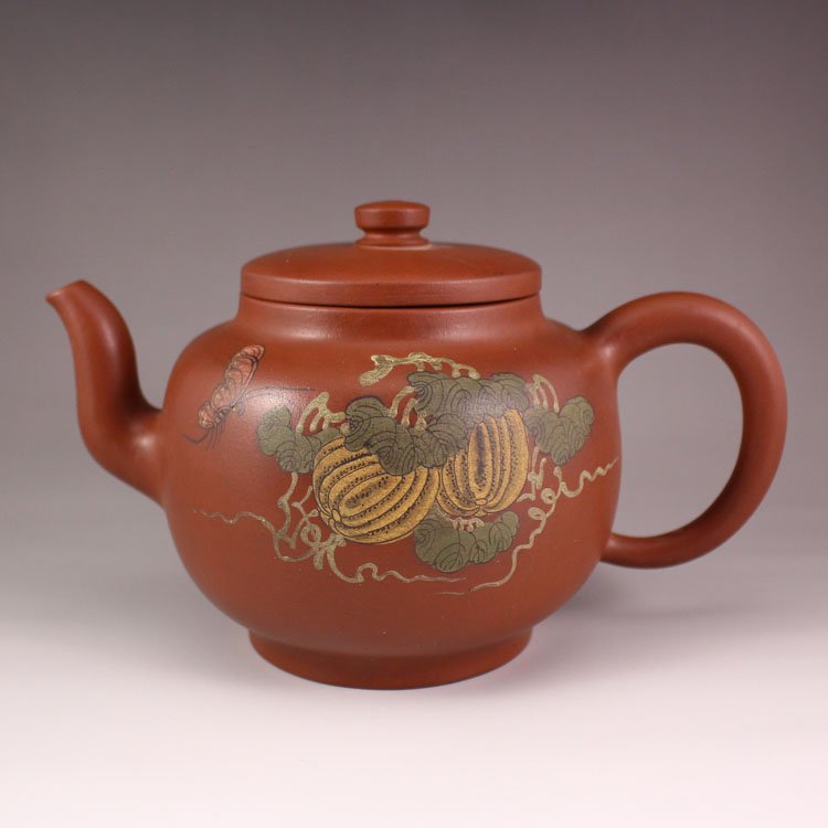 Chinese Zisha Clay Teapot w Artist Signature: Chinese Zisha Clay Teapot w Artist Signature Dimension:195x115x120(mm)7.68x4.53x4.72(inches) Weight 1.01 lbs/460 g