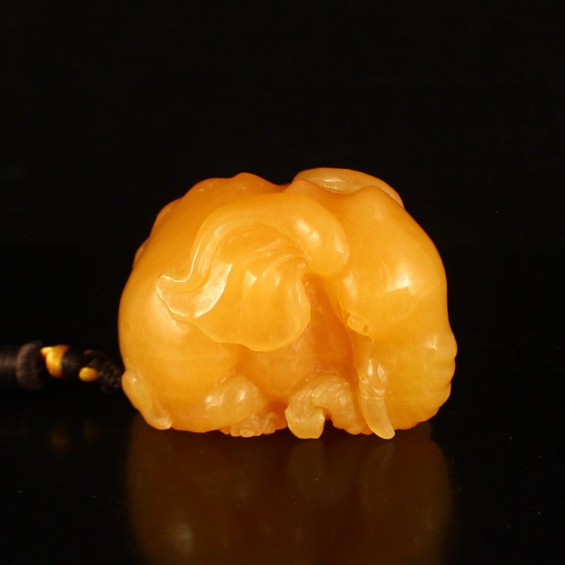 Indonesia Jin Tian Huang Elephant Pendant w Certificate: 印度尼西亞 田黃石 太平有象掛件 Indonesia Jin Tian Huang Elephant Pendant w Certificate Dimension: 65x45x40(mm)2.56x1