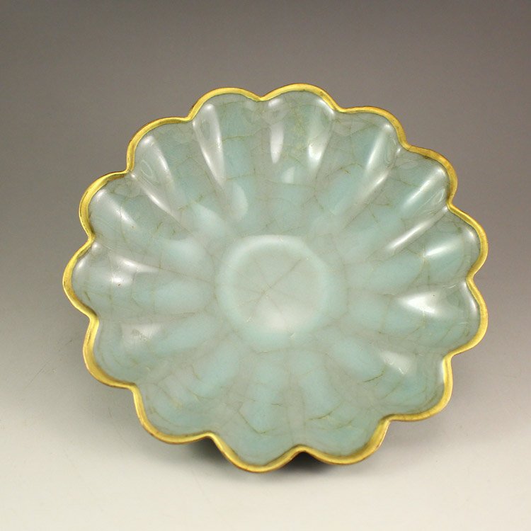 Chinese Gilt Edges Long Quan Kiln Porcelain Lotus Bowl (1 of 6)
