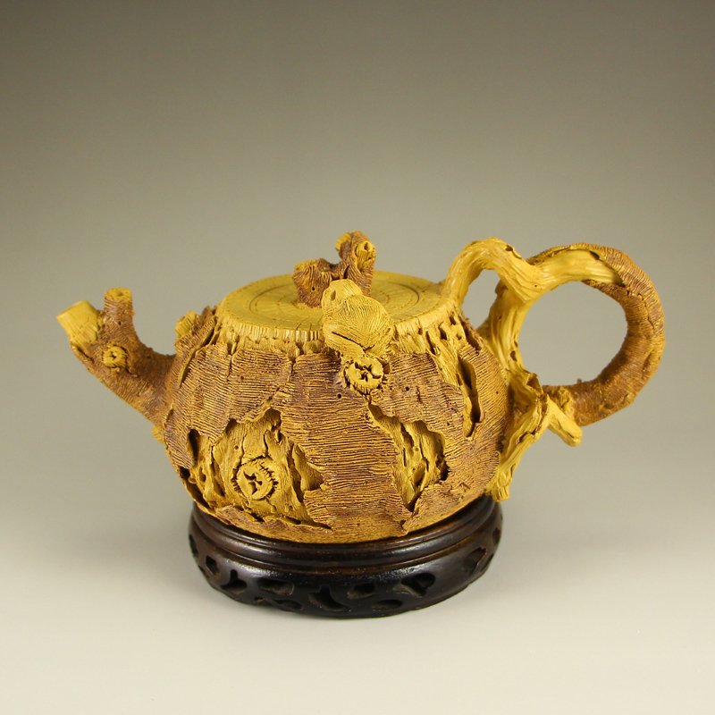 Chinese Yixing Zisha Clay Teapot w Artist Signature: Chinese Yixing Zisha Clay Teapot w Artist Signature Dimension: 175x110x80(mm)6.89x4.33x3.15(inches) Weight 0.65 lbs/293 gThe total weight does not include the base. The base is not included after you 