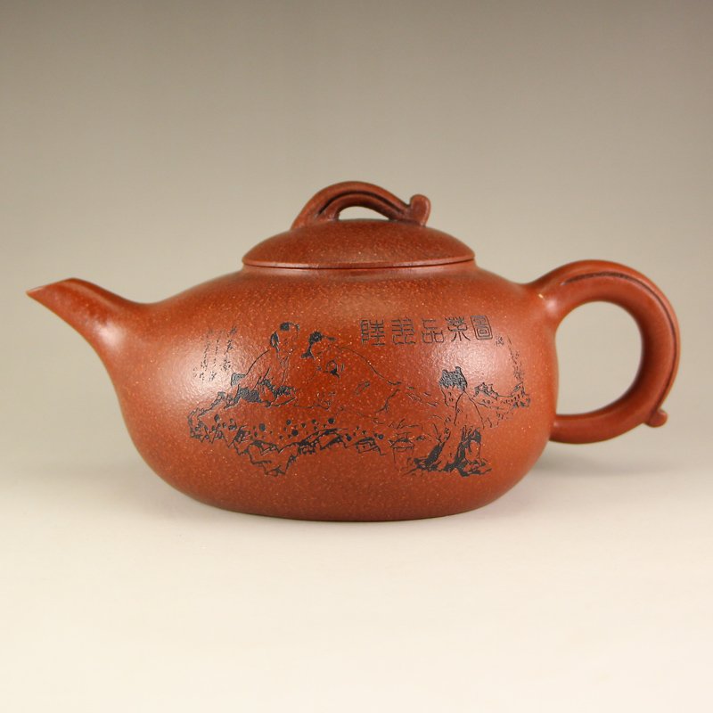Chinese Yixing Zisha Clay Teapot w Artist Signed: 中國宜興紫砂茶壺 Chinese Yixing Zisha Clay Teapot w Artist SignedDimension: 205x110x95(mm)8.07x4.33x3.74(inches) Weight 0.95 lbs/430 g