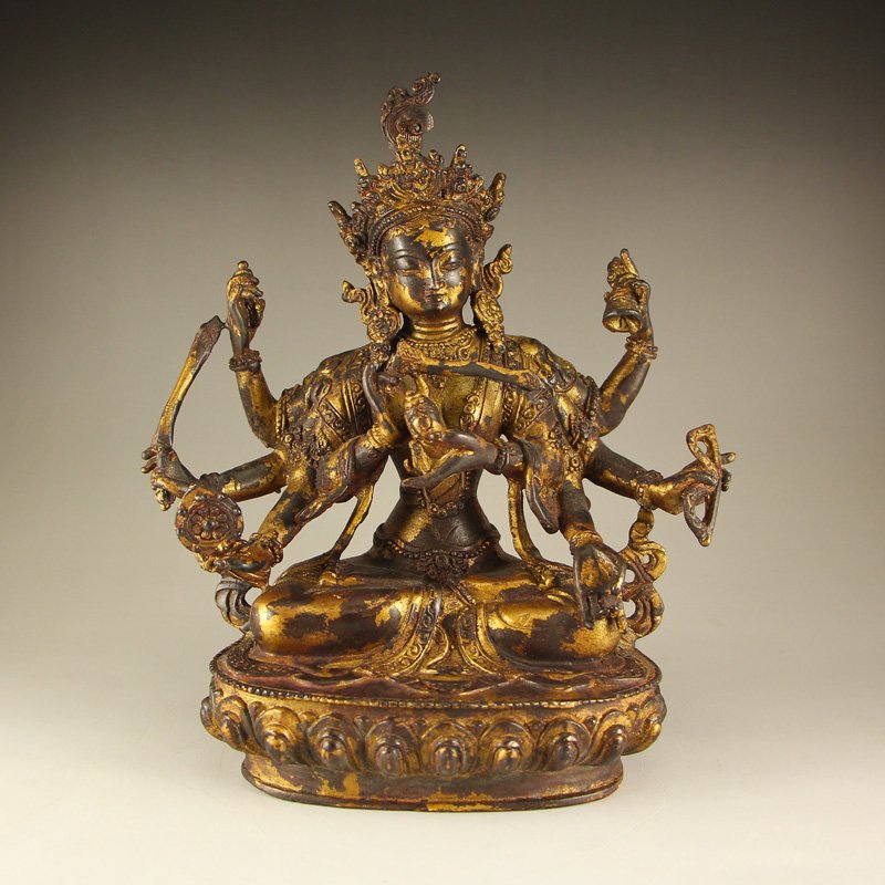 Chinese Gilt Gold Bronze Eight Arms Kwan-yin Statue: Chinese Ming Dynasty Gilt Gold Bronze Eight Arms Kwan-yin StatueDimension: 225 x 190 x 90(mm) 8.86 x 7.48 x 3.54(inches) Weight 3.30 lbs/1495 g