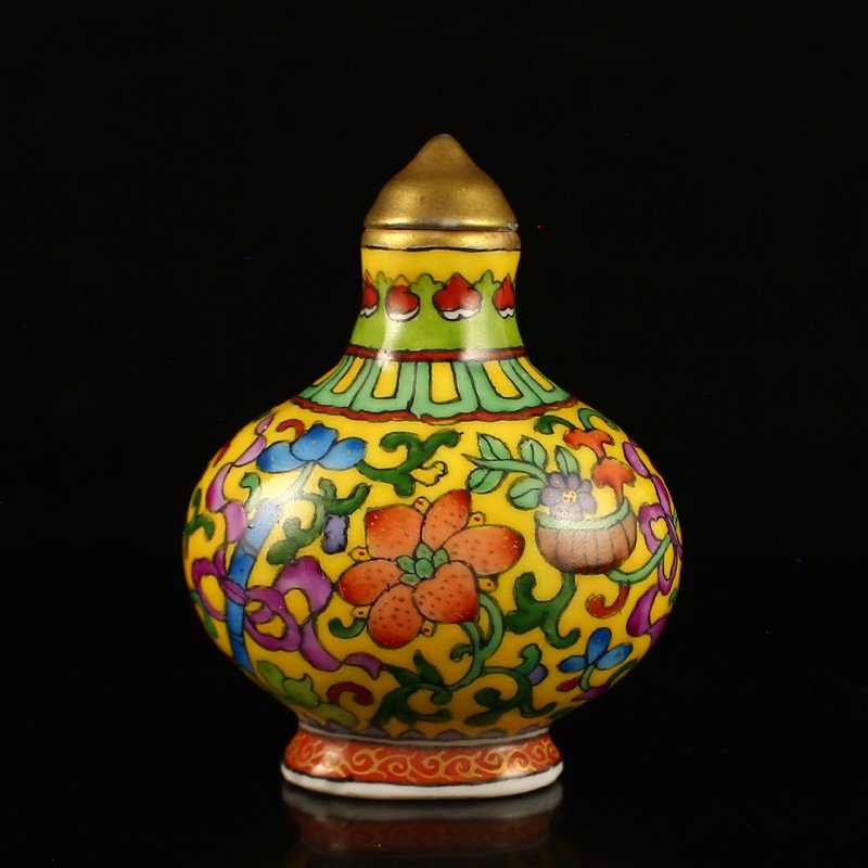 Chinese Famille Rose Porcelain Snuff Bottle (1 of 6)