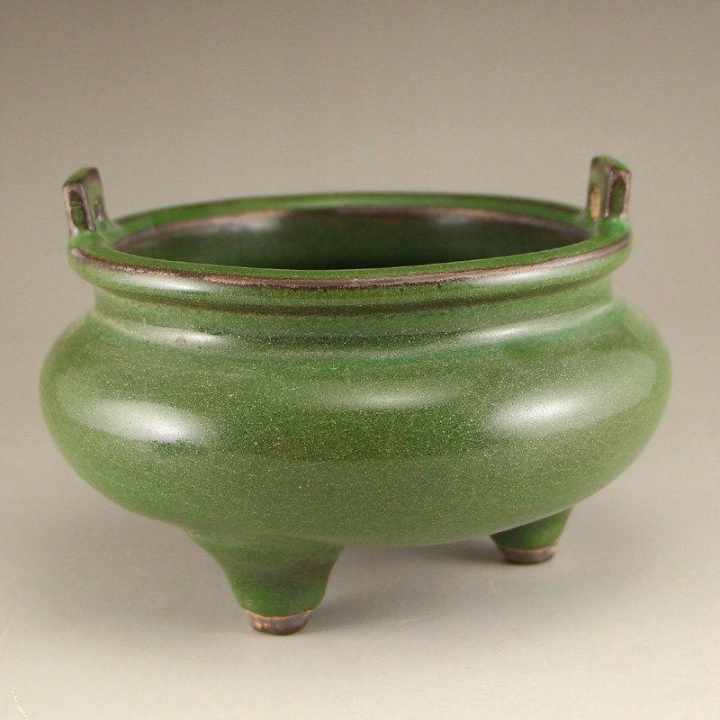 Chinese Long Quan Kiln Porcelain Incense Burner: 中國 宋代 龍泉窯 青瓷香爐 Chinese Song Dynasty Long Quan Kiln Porcelain Incense Burner Dimension: 135x135x90(mm)5.31x5.31x3.54(inches)