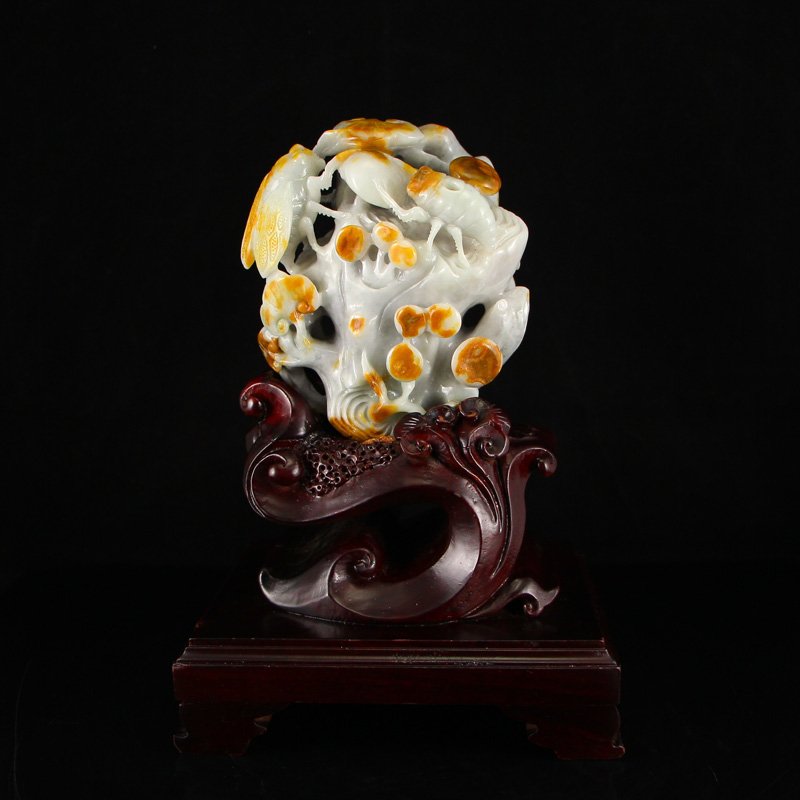 Superb Natural Jadeite Statue - Cicada: Superb Natural Jadeite Statue - Cicada Dimension: 165x135x78(mm) 6.50x5.31x3.07(inches) Weight:3.59 lbs/1627 g The total weight does not include the base. The base is included after you have won the a
