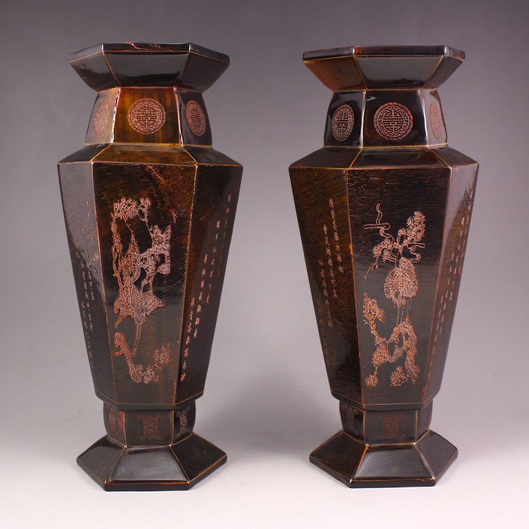 A Pair Chinese Ox Horn Vases: A Pair Chinese Ox Horn Vases Dimension:79x79x205(mm)3.11x3.11x8.07(inches)Weight 1.64 lbs/745 g