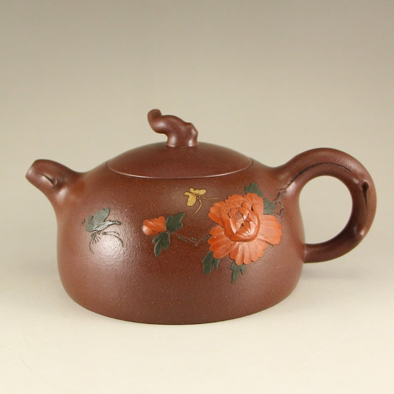 Chinese Yixing Zisha Clay Teapot w Artist Signed: Chinese Yixing Zisha Clay Teapot w Artist SignedDimension: 155x110x80(mm) 6.10x4.33x3.15(inches) Weight:0.60 lbs/271 g
