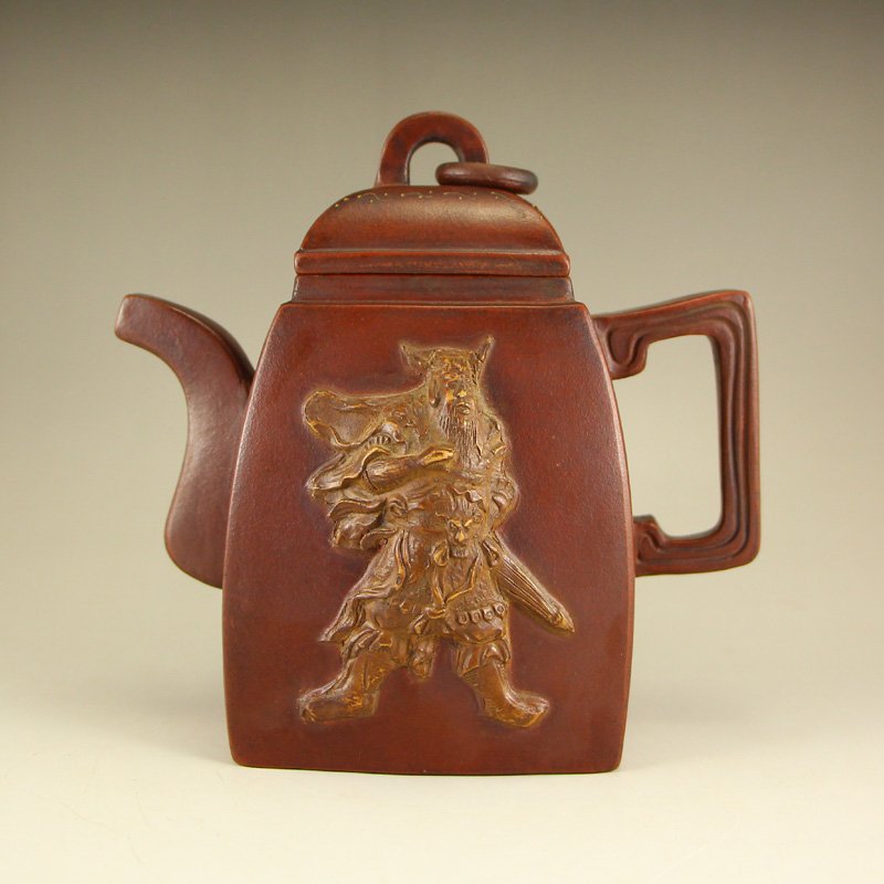 Chinese Yixing Zisha Clay Teapot w Artist Signed: Chinese Yixing Zisha Clay Teapot w Artist Signed Dimension: 155x150x80(mm) 6.10x5.91x3.15(inches) Weight 1.29 lbs/587 g