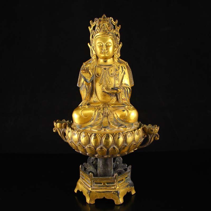 Chinese Ming Dynasty Gilt Gold Bronze Kwan-yin Statue: 中國明代 鎏金青銅 蓮花觀音 Chinese Ming Dynasty Gilt Gold Bronze Kwan-yin Statue Dimension: 255 x 150 x 105(mm) 10.04 x 5.91 x 4