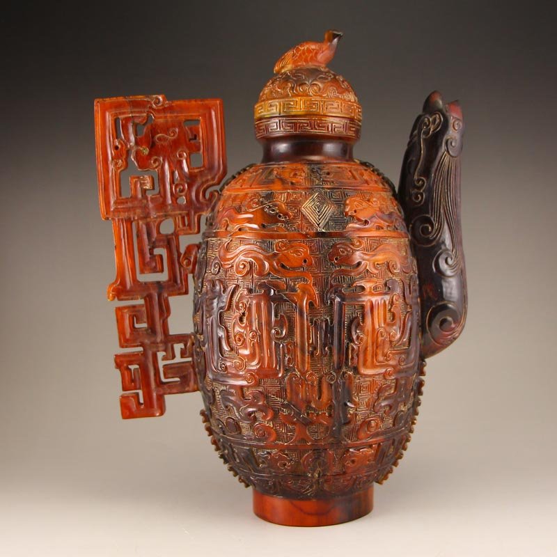 Vintage Chinese Ming Dynasty Ox Horn Wine Pot: 中國明代 血絲紅角雕 酒壺 Vintage Chinese Ming Dynasty Ox Horn Wine Pot Dimension: 275x220x135(mm)10.83x8.66x5.31(inches) Weight 2.04 l