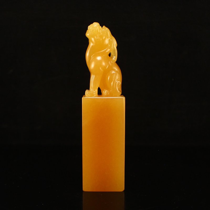 Indonesia Jin Tian Huang Fortune Pi Xiu Seal: Indonesia Jin Tian Huang Fortune Pi Xiu Seal w Certificate Dimension: 125x32x26(mm)4.92x1.26x1.02(inches) Weight 0.44 lbs/198 g