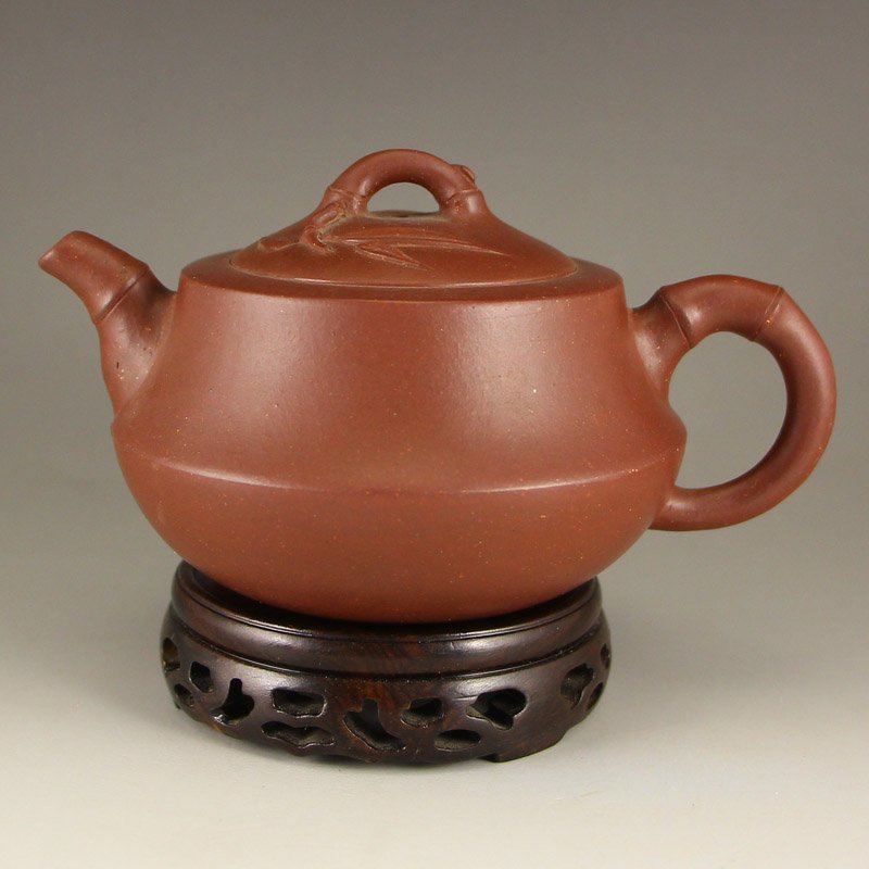 Chinese Yixing Zisha Clay Teapot w Artist Signed: Chinese Yixing Zisha Clay Teapot w Artist SignedDimension: 145 x 105 x 85(mm) 5.71 x 4.13 x 3.35(inches) Weight 0.50 lbs/227 gThe total weight does not include the base. The base is not included after