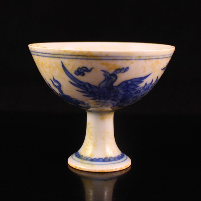 Chinese Ming Dynasty Blue and White Porcelain Cup: Chinese Ming Dynasty Blue and White Porcelain Cup Dimension: 83x83x42(mm)3.27x3.27x1.65(inches) Weight 0.15 lbs/67 g
