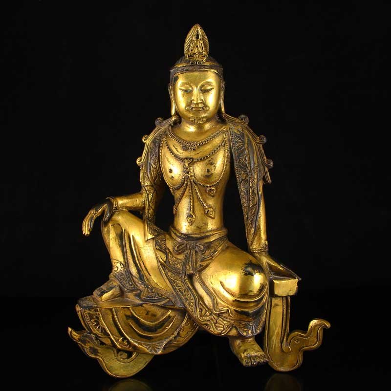 Chinese Ming Dy Gilt Gold Bronze Bodhisattva Statue: 中國明代 鎏金青銅 菩薩 Chinese Ming Dynasty Gilt Gold Bronze Bodhisattva Statue Dimension: 260 x 180 x 155(mm) 10.24 x 7.09 x 6.10(inches) W