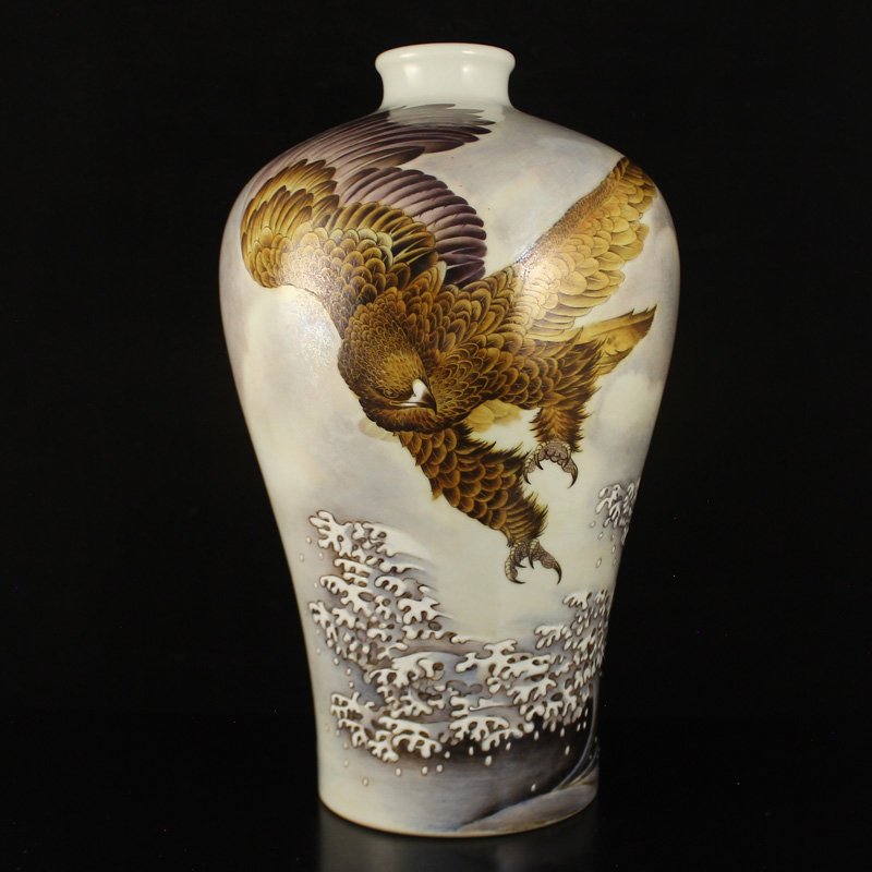 Chinese Qing Dy Enamels Porcelain Vase - Eagle (1 of 8)