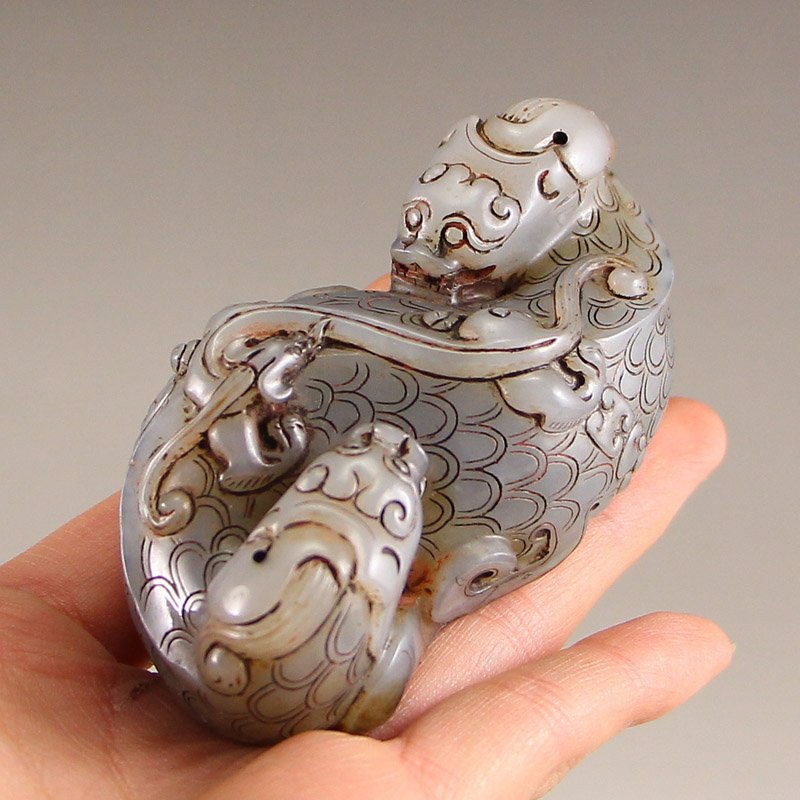 Chinese Hetian Jade Double Head Beasts Statue (1 of 9)