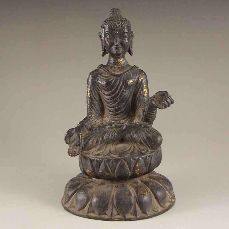 Chinese Gilt Gold Bronze Siddhartha Buddha Statue: Chinese Ming Dynasty Gilt Gold Bronze Siddhartha Buddha Statue Dimension: 140 x 85 x 78(mm) 5.51 x 3.35 x 3.07(inches) Weight 1.38 lbs/624 g