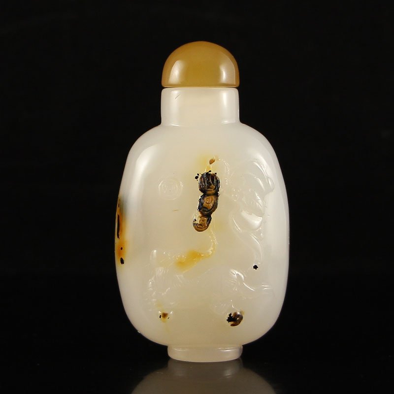 Chinese Natural Agate Snuff Bottle w Fortune Bat (1 of 6)