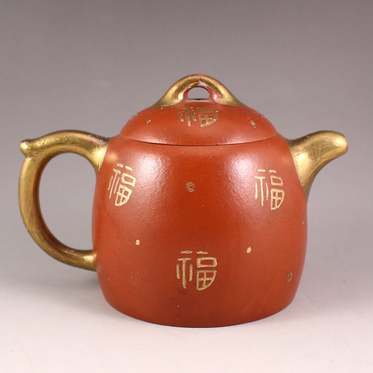 Chinese Gilt Gold Yixing Zisha Clay Teapot: Chinese Gilt Gold Yixing Zisha Clay Teapot w Artist Signature Dimension: 80x85x122(mm)3.15x3.35x4.80(inches) Weight 0.41 lbs/184 g