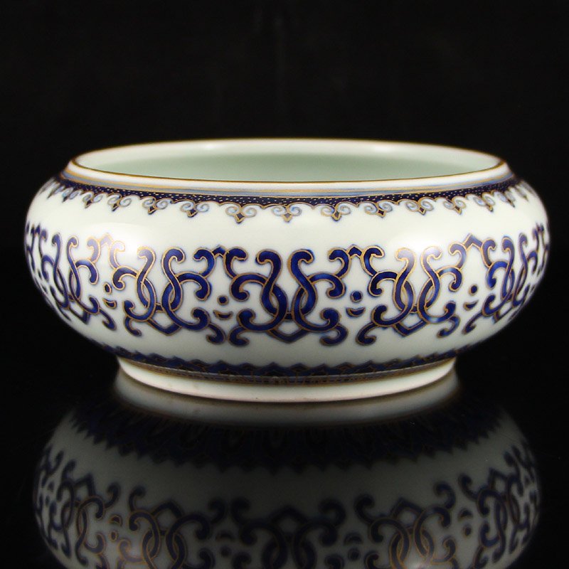 Chinese Gilt Gold Blue And White Porcelain Brush Washer: Chinese Gilt Gold Blue And White Porcelain Brush Washer Dimension: 140x140x60(mm)5.51x5.51x2.36(inches) Weight 1.08 lbs/490 g