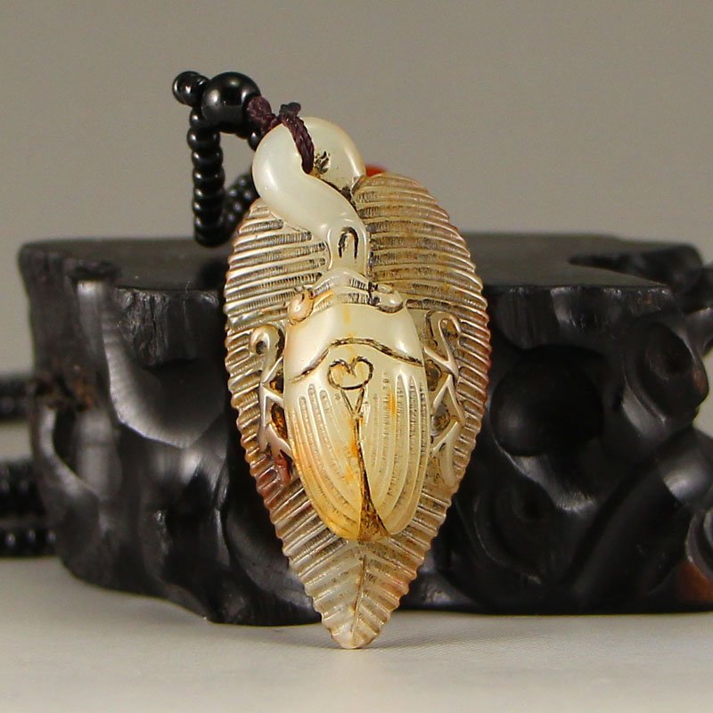 Vintage Chinese Hetian Jade Cicada Pendant (1 of 5)