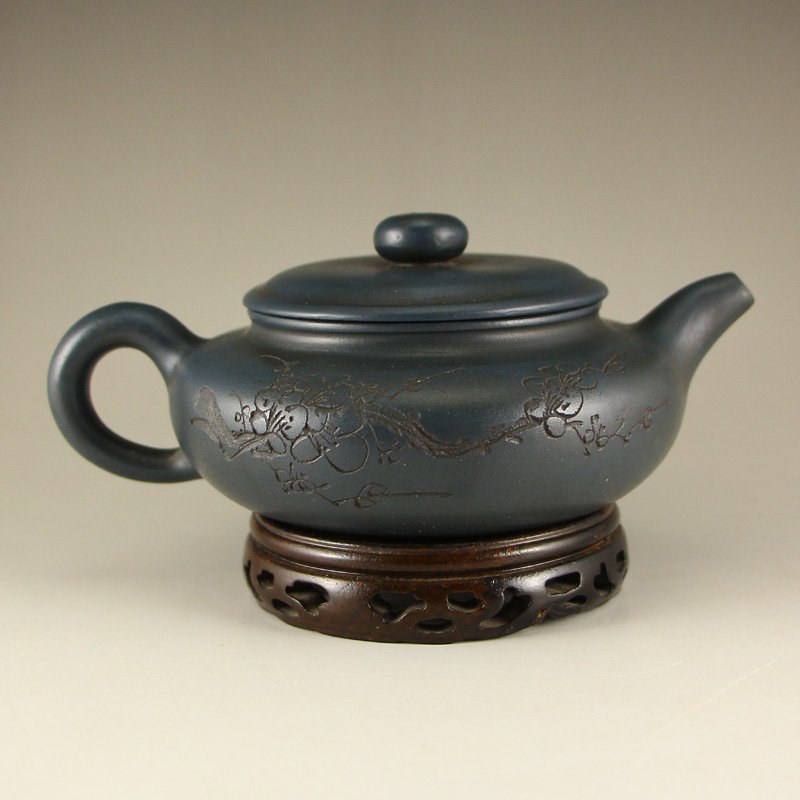 Chinese Yixing Zisha Clay Teapot w Artist Signed: Chinese Yixing Zisha Clay Teapot w Artist Signed Dimension: 190x125x65(mm) 7.48x4.92x2.56(inches) Weight: 0.75 lbs/339 g The total weight does not include the base. The base is not included after you 