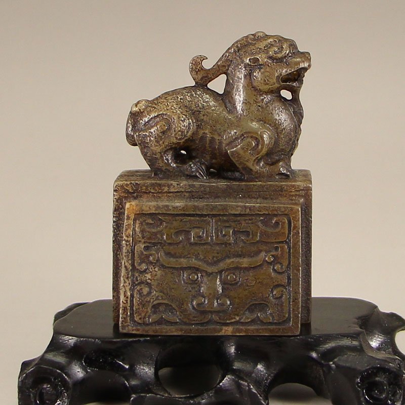 Chinese Han Dynasty Hetian Jade Pixiu Seal: 中國漢代 和田玉老玉 貔貅 印璽 Chinese Han Dynasty Hetian Jade Pixiu Seal Dimension: 61 x 43 x 30(mm) 2.40 x 1.69 x 1.18(in