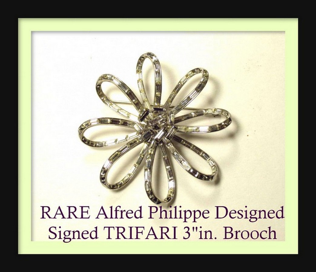 Signed TRIFARI Alfred Philippe 3"in Crystal Rhinestone: Signed TRIFARI Alfred Philippe 3"in Crystal Rhinestone Brooch Vintage Costume Jewelry
