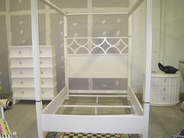 Bernhardt Allison White 4 Poster Bed: Bernhardt Allison white four poster queen size bed frame.