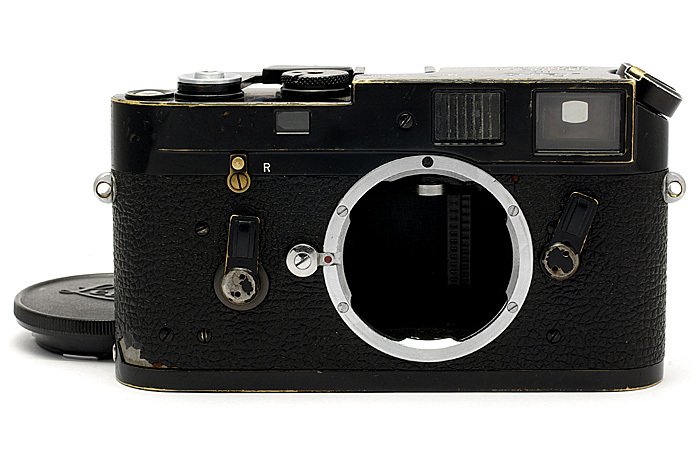 Leica M4 Black paint: Estimated Price: 1600 - 2600 EUR