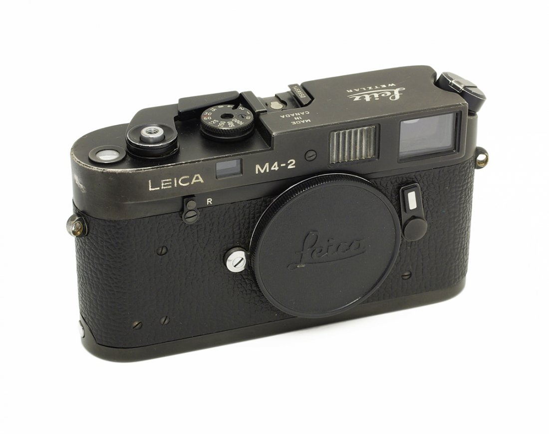 Leica M4-2 black Leitz Logo MADE IN CANADA LOGO: Estimated Price: 750 - 1500 EUR