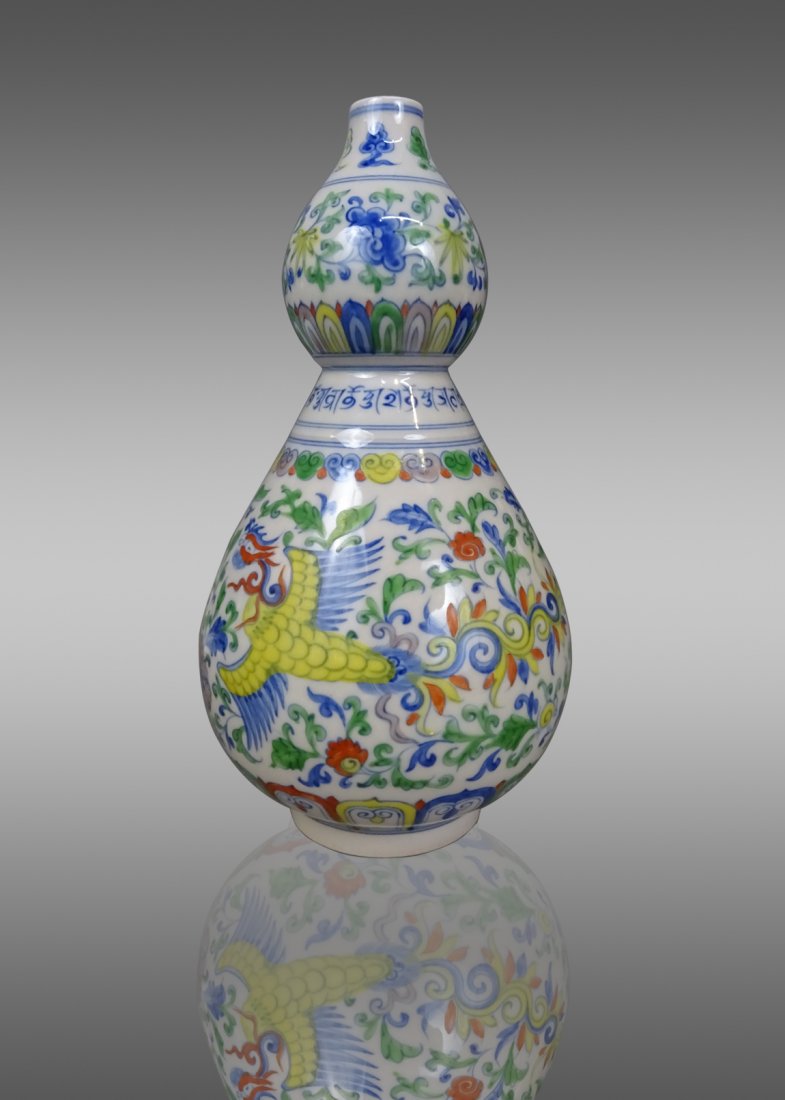 Ming Dynasty Cheng Hua Femiile Rose Guard Vase (1 of 4)