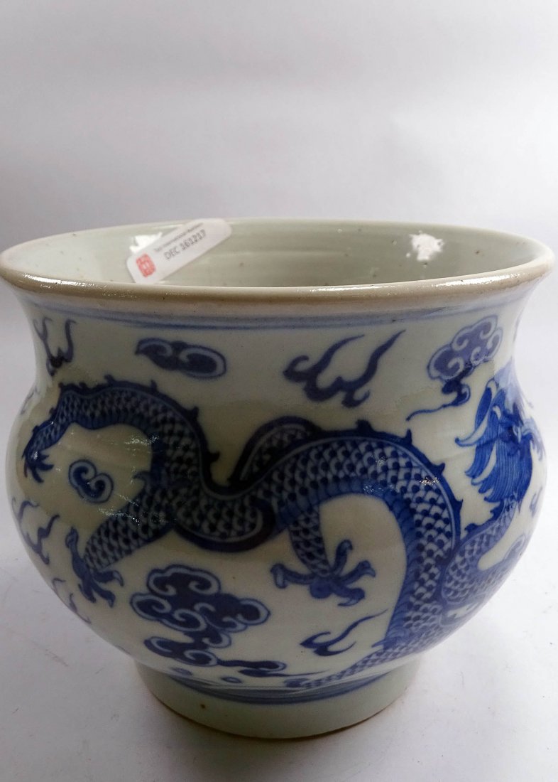 Qing Dynasty Blue and White Dragon Pattern Jar (1 of 5)