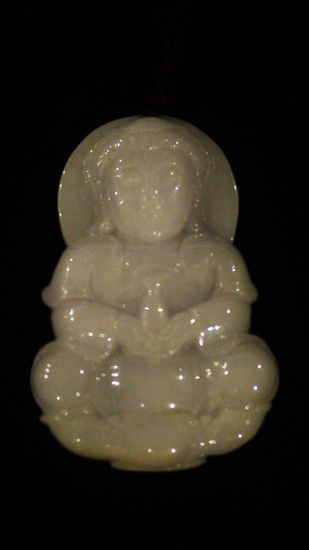 A JADEITE VIOLET COLOUR KWANYIN PENDENT: a fine jadeite pendant, featuring Kwanyin design on front and archaic designs on top and botton portion. Weight=21g.浅紫罗兰翡翠挂件观音