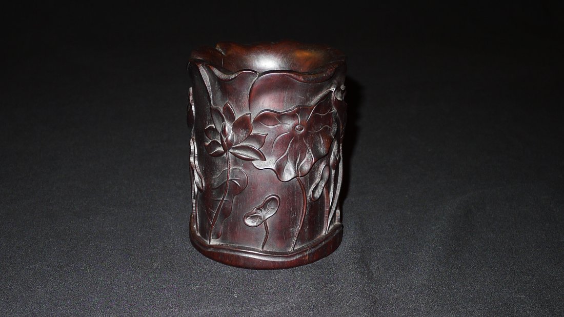 A BLACK ROSEWOOD BRUSH CONTAINER: carved in high relief of flowers. 黑檀笔筒