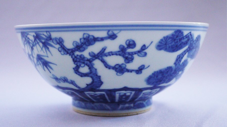 A BLUE AND WHITE BOWL: decorated with three durable plants in winter, symbolized lasting friendship, diameter 14.5cm.青花松竹梅文碗