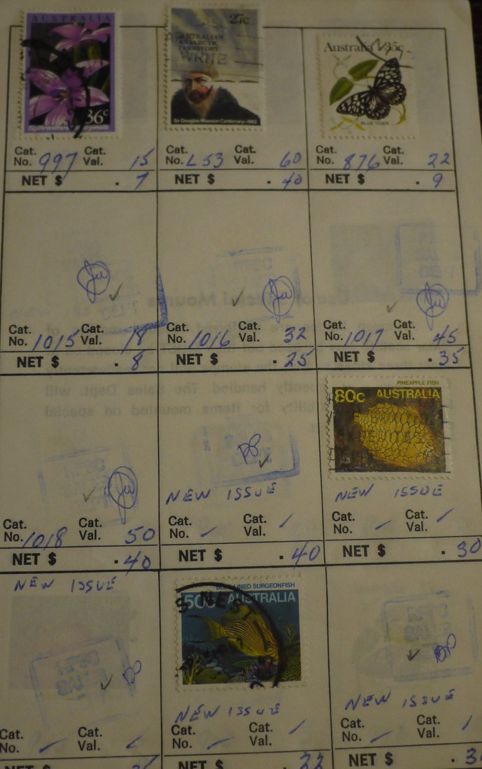 Postage Stamp Booklet: Stamp book from Royal Philatelic Society of Canada 13 page in total. 集邮册共13页