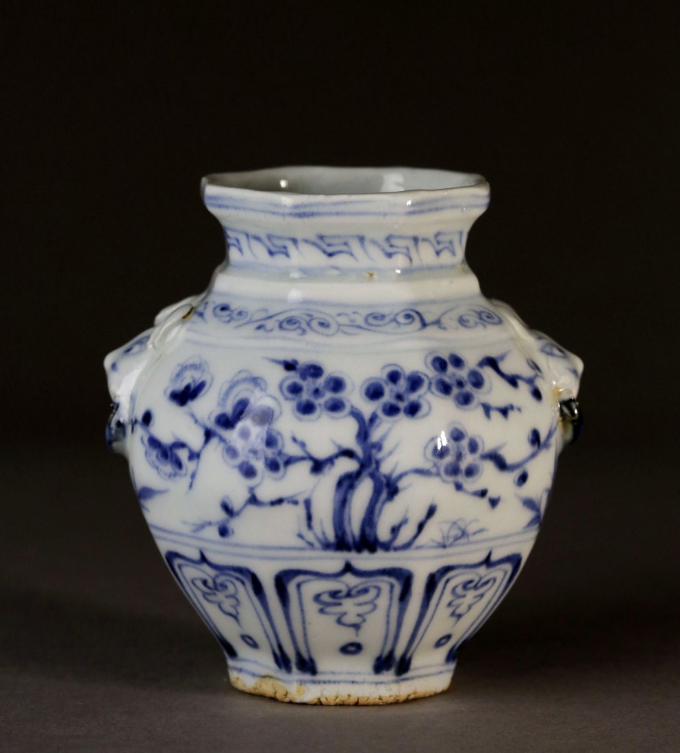 Blue & White Flower Pattern Eight Side Twin Ear Jar: 青花花卉纹八棱双耳小罐。小罐为雍正朝创新器形，呈八
