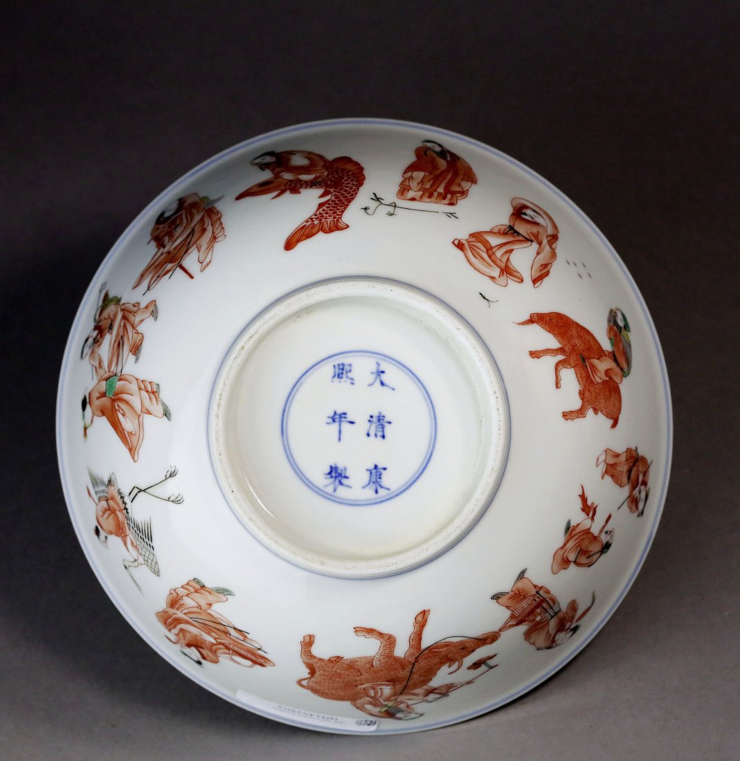 Red Glaze Figure Pattern Bowl: 康熙款矾红彩人物纹碗。碗敞口，深弧壁，圈足。内外施