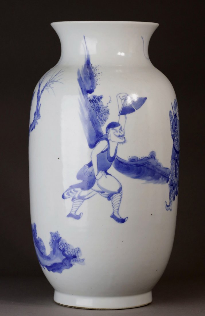 Blue & White Hero Figure Pattern Vase: 青花英雄人物纹灯笼尊。盘口，束颈，丰肩，深腹下方渐