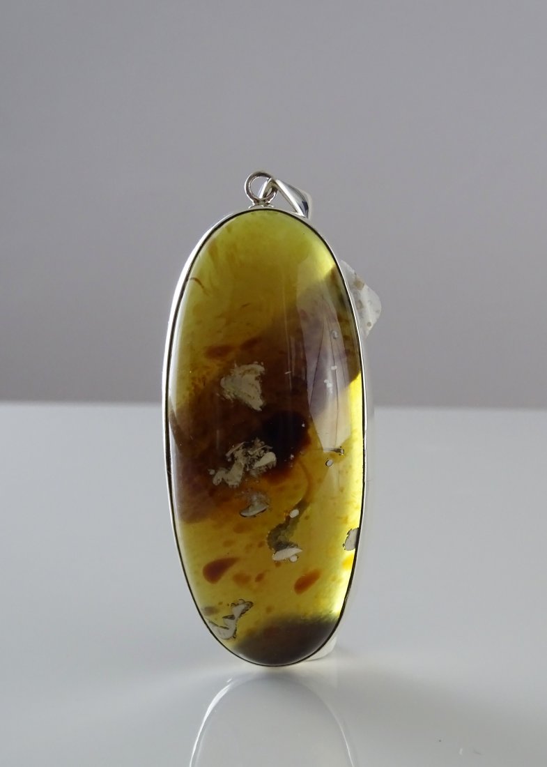 Blue Amber Pendant: Dominican clear ocean blue amber .925 sterling silver pendant.weight 27g, size 7.5cm*2.5cm 此款椭圆形挂件，晶体通透，Ě