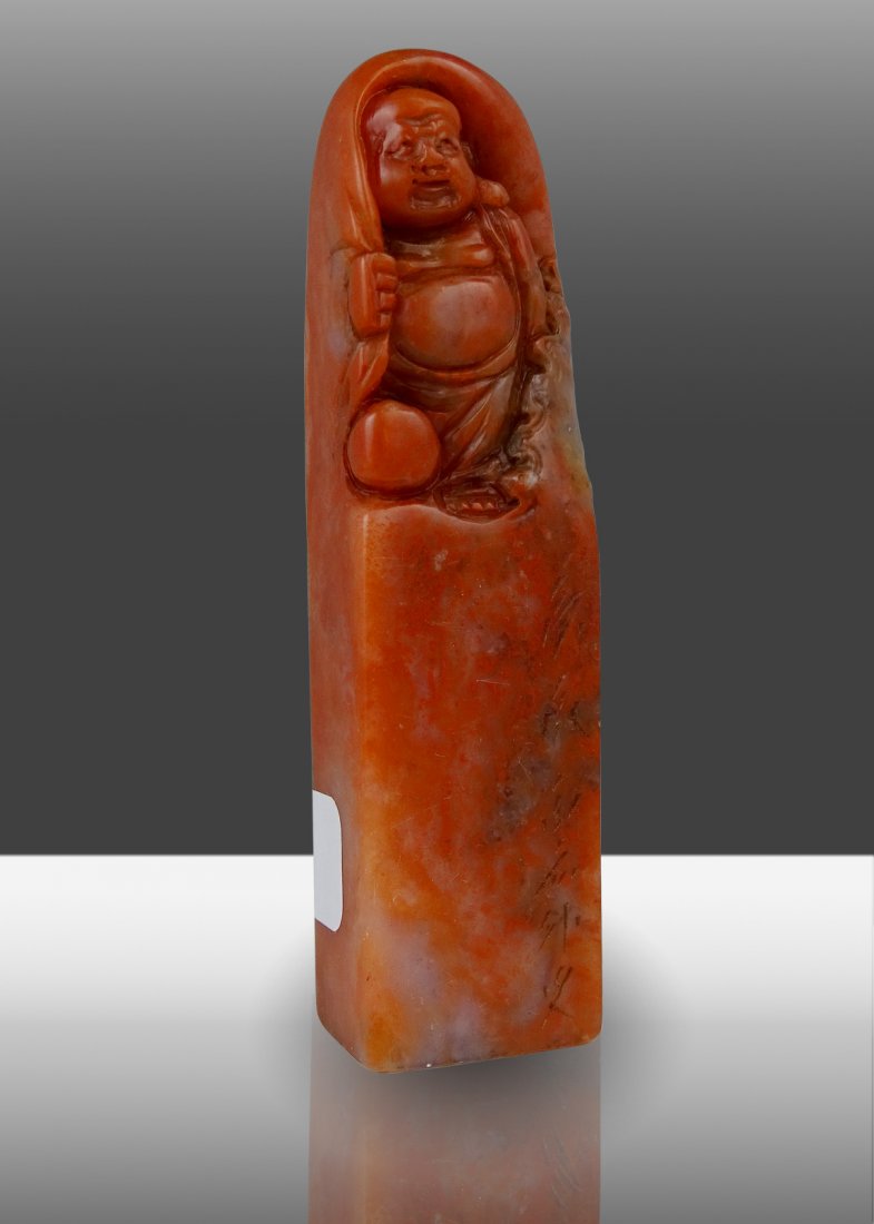 Shou Shan Fu Rong Stone Seal: Shou Shan Fu Rong Stone Seal: Height 9.4cm, Width 2.4cm; 寿山芙蓉石佛像雕刻印章：高9.4厘米，宽2.4&