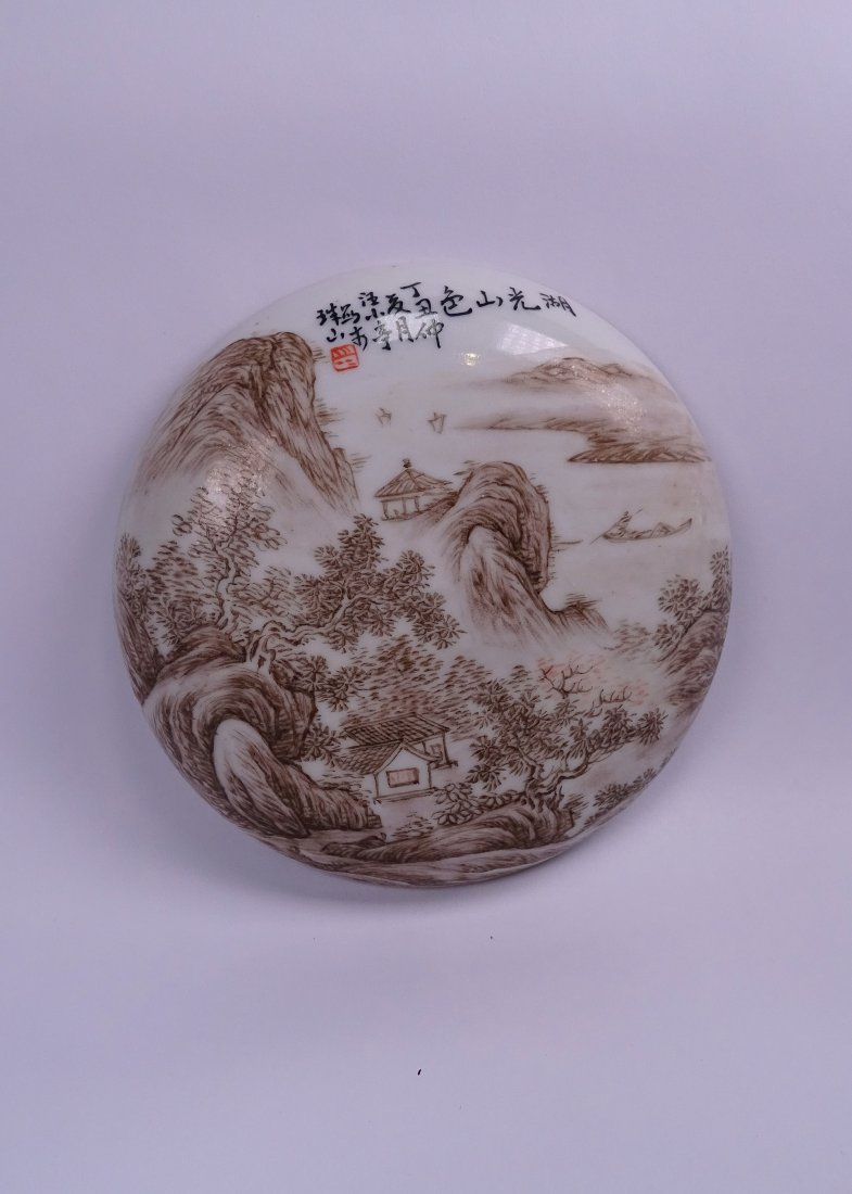 Zhu Shan Ba You Wang Xiao Ting Plate with Top: Zhu Shan Ba You Wang Xiao Ting Plate with Top: Diameter 10.5cm, Height 3.2cm; 朱山八友汪小亭印盒：直径10.5厘米ᦁ