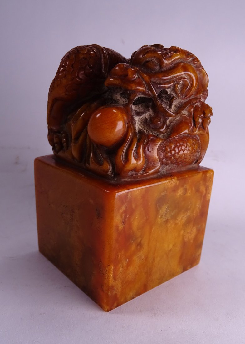 Dragon Shou Shan Stone Seal: Dragon Shou Shan Stone Seal: Width 5.8cm, Height 9.6cm; 龙雕印章：宽5.8厘米，高9.6厘米