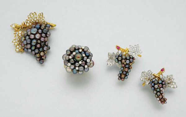 Group of Black Cultured Pearl and Diamond Jewelry: Group of Black Cultured Pearl and Diamond Jewelry Yellow & white gold, 163 diamonds ap. 3.50 cts., all signed Julius Cohen, ap. 31.2 dwt. gross. Size 5 3/4.