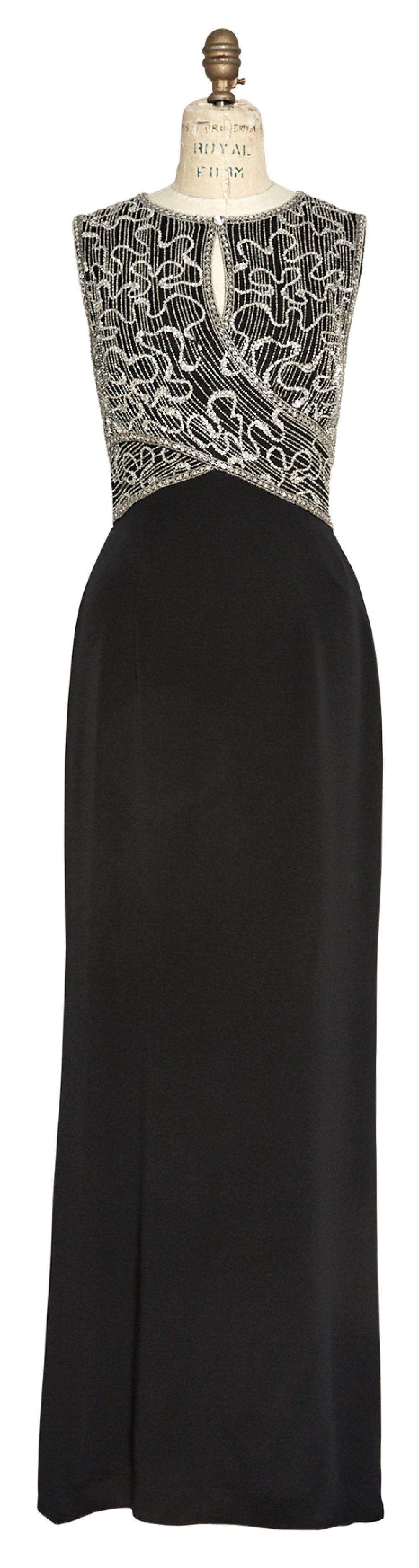 ANNETTE BENING Escada Couture dress on March 22, 1999: ANNETTE BENING Escada Couture dress on March 22, 1999 to the 71st Academy Awards. Ms. Bening wore this gown as she presented the "In Memoriam" tribute at that year's Academy Awards. The dress with a c