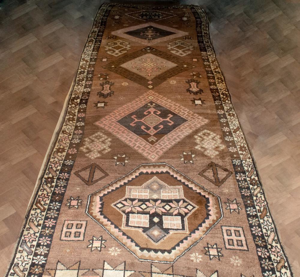 Koniah Gallery Carpet (1 of 2)