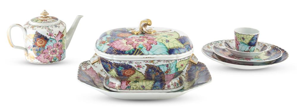 Mottahedeh Tobacco Leaf Pattern Porcelain Dinner (1 of 3)