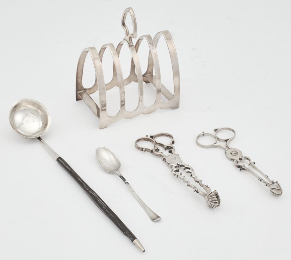 Group of English and American Silver Table Articles (1 of 10)