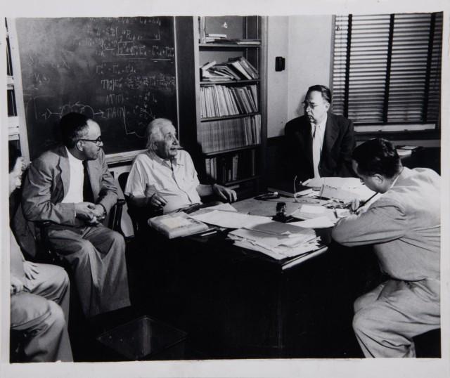 [AUTOGRAPH ALBUM] A 1950s autograph album with signatures collected by New York Times Education (1 of 8)